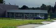 Gebäude mit Glasanbau